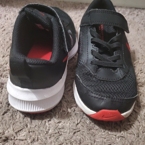 Nike shoes - Picture 2 of 6